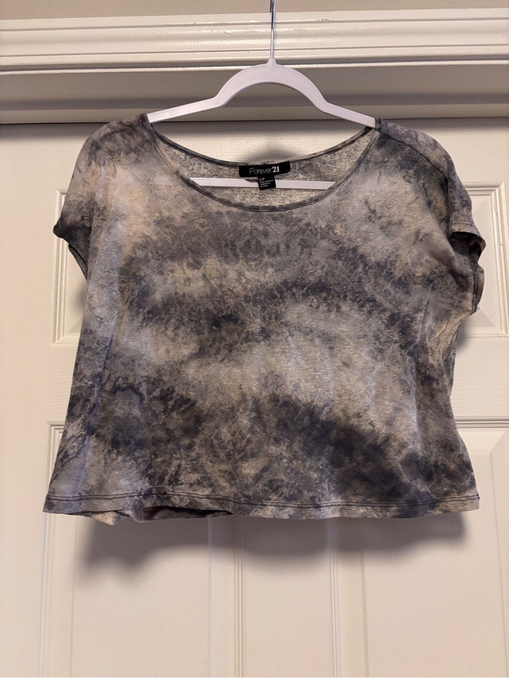 Forever 21 Women's Gray Tie-Dye Crop Top